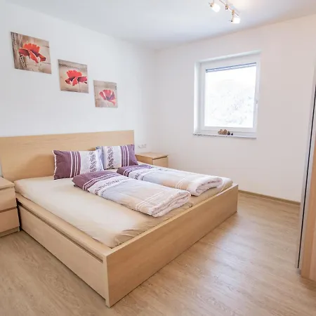 Ferienwohnung Gstrein 아파트